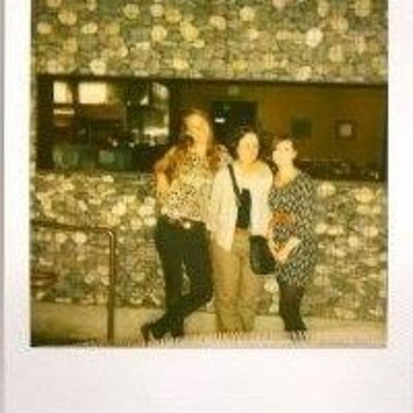 Profile Picture of Deborah Helms (@dhck48) on Poshmark