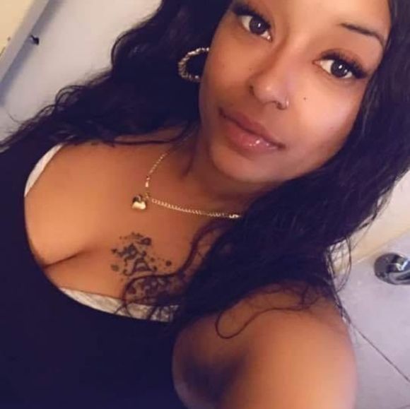 Profile Picture of Regina Atkins (@beautiful2gs) on Poshmark
