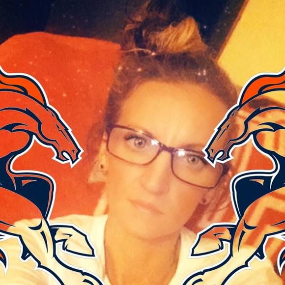 Profile Picture of Veronica Keaton (@veronicalynn928) on Poshmark