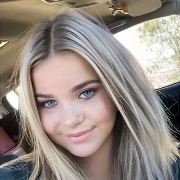 Profile Picture of Bella Lucas (@bella_lucas05) on Poshmark