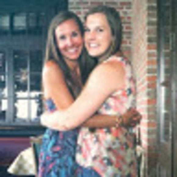 Profile Picture of Danielle Hunt (@daniellehunt798) on Poshmark