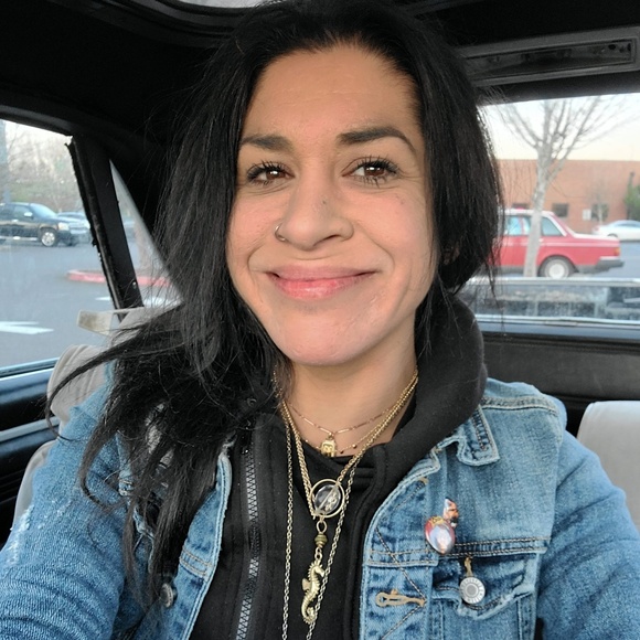 Profile Picture of Emma Wilmes (@emmawilmes) on Poshmark