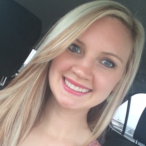 Profile Picture of Katy Meanor (@katymeanor) on Poshmark