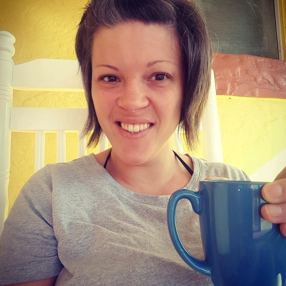 Profile Picture of Danielle Bonczewski (@countrymama22) on Poshmark