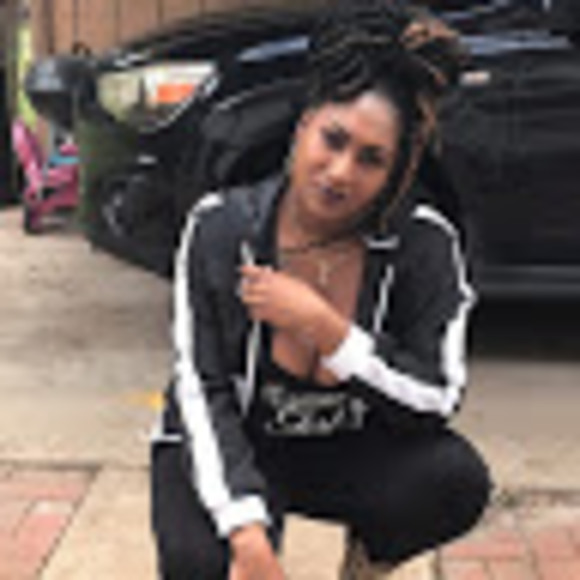 Profile Picture of Kamille Boyd (@kamilleboyd) on Poshmark