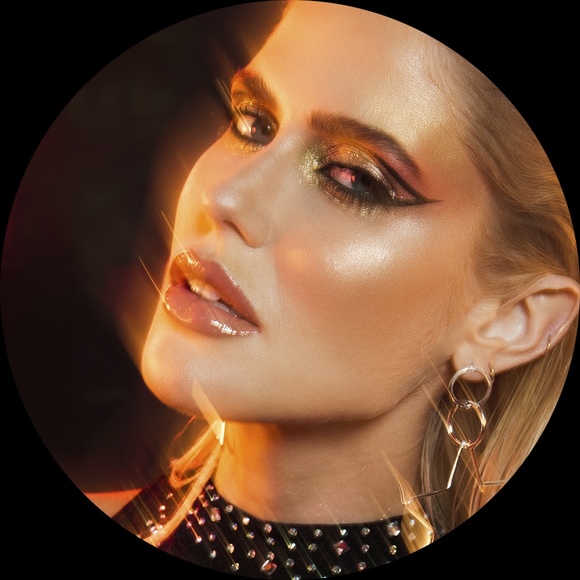 Profile Picture of Georgia Sinclair (@aussieeclectic) on Poshmark