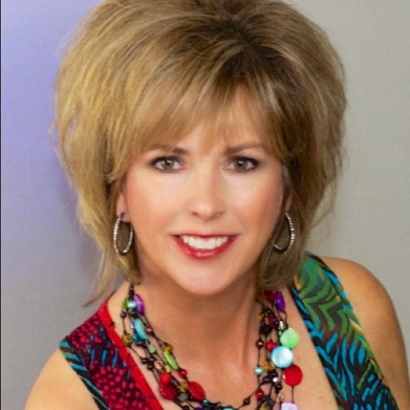 Profile Picture of Debbie Steele (@debsteele60) on Poshmark