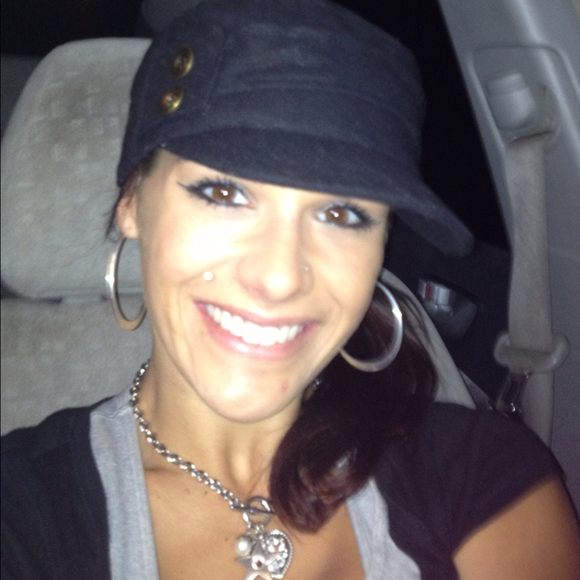 Profile Picture of Treasures Byalycia (@alyciascott) on Poshmark