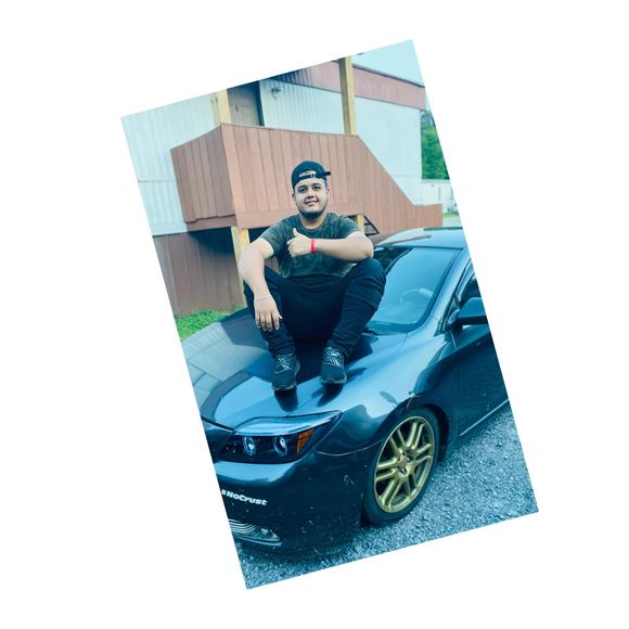 Profile Picture of David Galeano (@david_galeano) on Poshmark