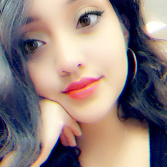 Profile Picture of Christina Aguirre (@c804a101) on Poshmark