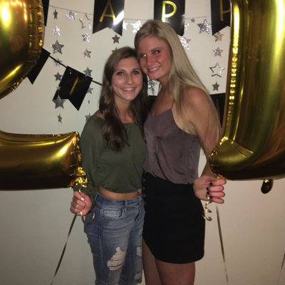 Profile Picture of Heidi Widmer (@heiddxo) on Twitter