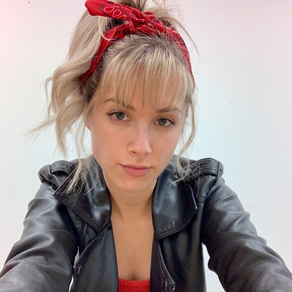 Profile Picture of Bailee Pasienza (@bpas1746) on Poshmark