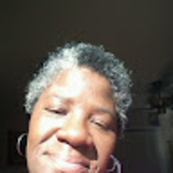 Profile Picture of Barbara James (@barbarajames062) on Poshmark