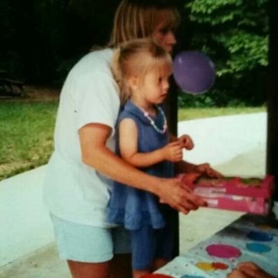 Profile Picture of Karey Whaley🌷🌺 (@WhaleyKarey) on Twitter