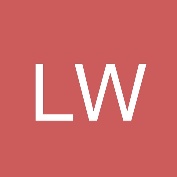 Profile Picture of Leann Wolfe (@leannmae1) on Poshmark