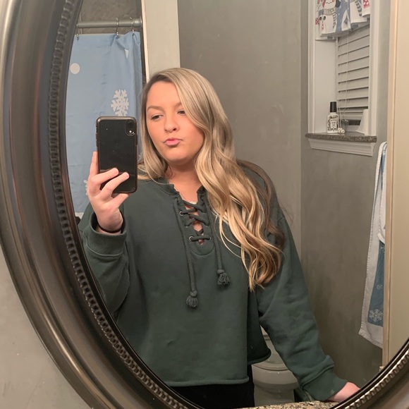 Profile Picture of Danielle Foy (@daniellefoy) on Poshmark