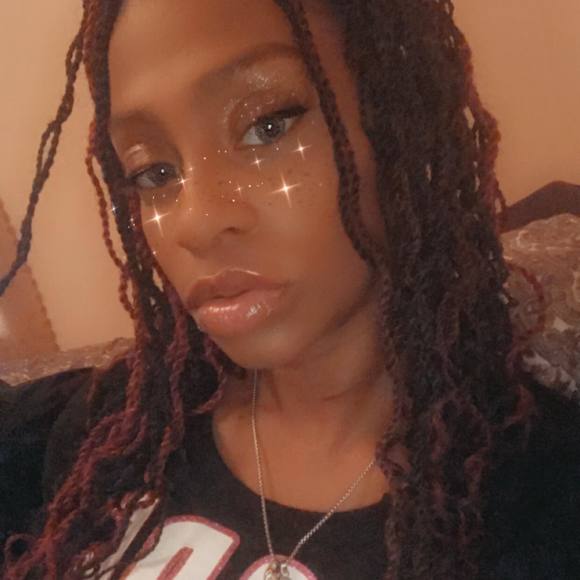 Profile Picture of Samantha Dobson (@samantha_dobson) on Poshmark