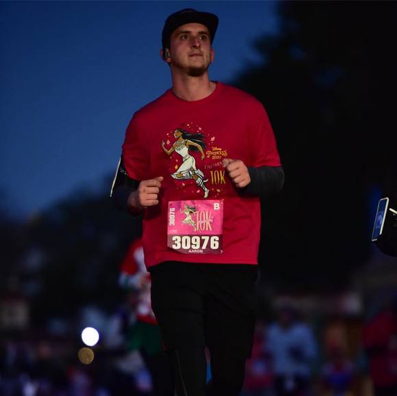 Profile Picture of Aaron Bull (@aaronbull) on Poshmark