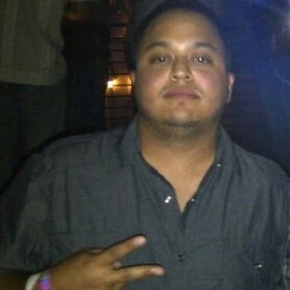 Profile Picture of Joel Cerna (@joelc34) on Poshmark