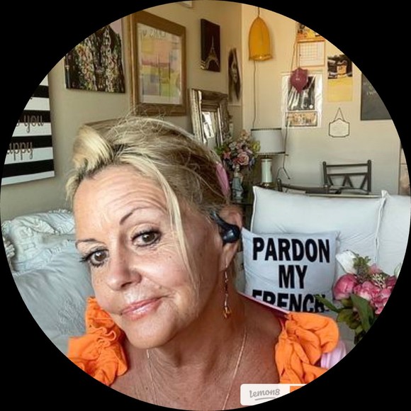 Profile Picture of Heather Berault (@relevantretail) on Poshmark