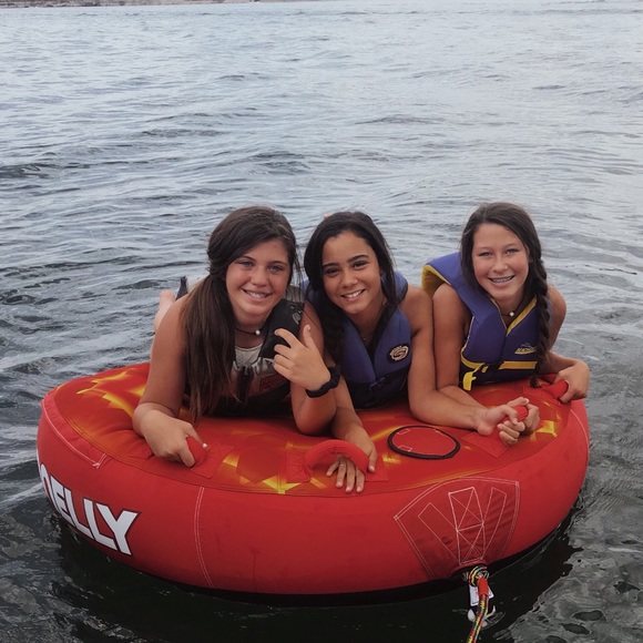 Profile Picture of Camille Egloff (@camilleegloff) on Poshmark