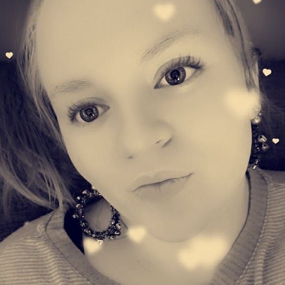 Profile Picture of Charlene Hansen (@charleybeth3045) on Poshmark