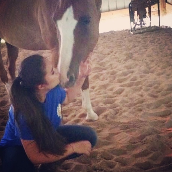 Sara Crummel - Poshmark Profile Picture of Sara Crummel (@scrummel1013) on Poshmark