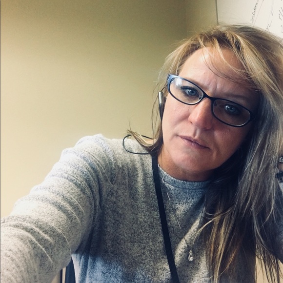 Profile Picture of Amanda Chambers (@amandac1974) on Poshmark