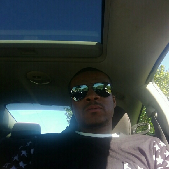 Profile Picture of Jerome Barrett (@romeo083) on Poshmark