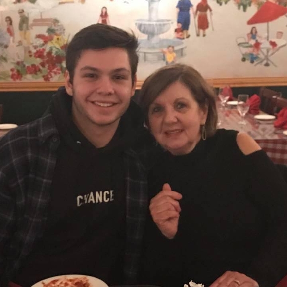 Profile Picture of Zach Degroote (@zachdegroote) on Poshmark