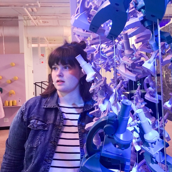 Chloe Bartlett - Poshmark Profile Picture of Chloe Bartlett (@chloebartlett) on Poshmark