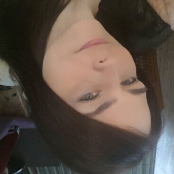 Profile Picture of Christine Drath (@chrisd6996) on Poshmark