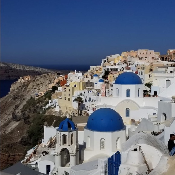 Profile Picture of Julia Alvarez (@anjalvarez) on Poshmark