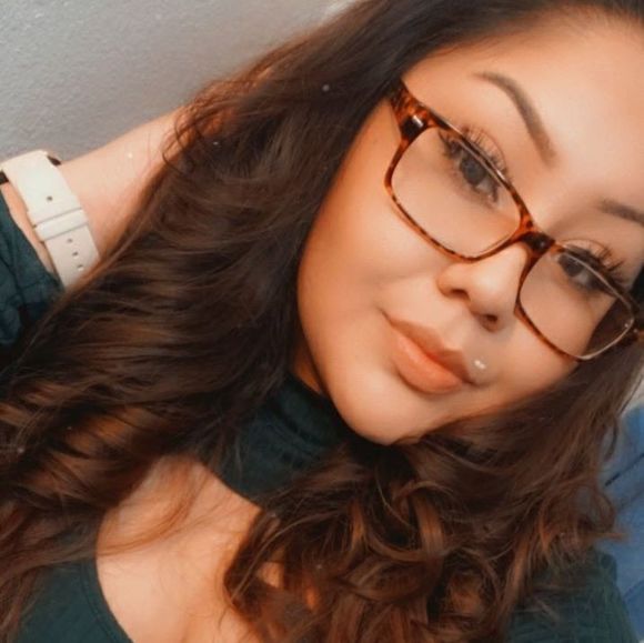 Profile Picture of Sariah Galaviz (@sariah32) on Poshmark