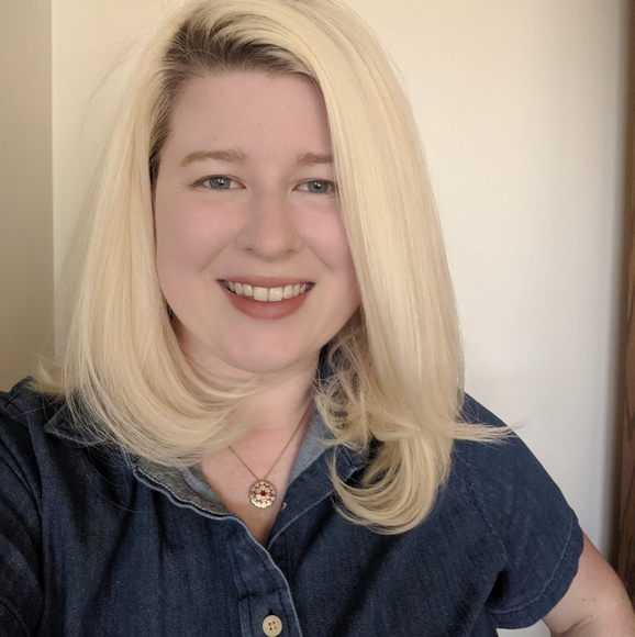 Profile Picture of Kim Goforth (@fitari) on Poshmark