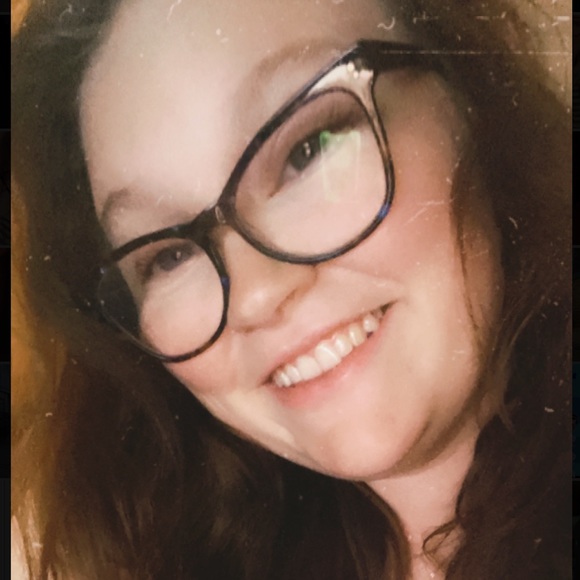 Profile Picture of Britnee Manuel (@britmanuel) on Poshmark