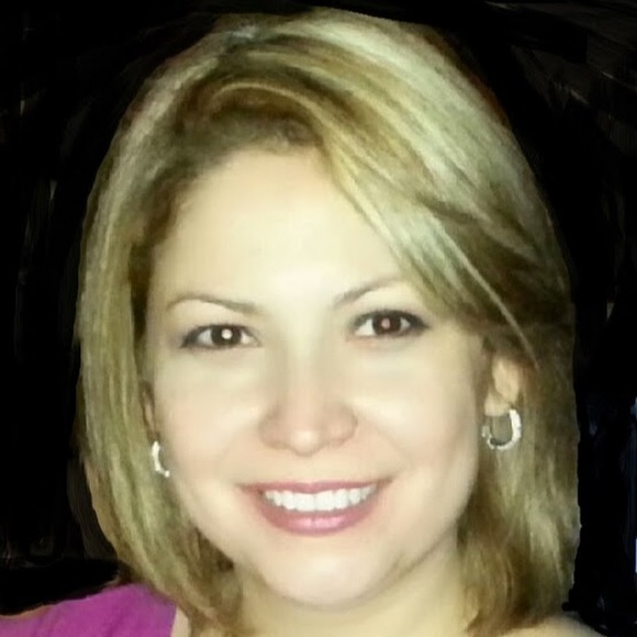 Profile Picture of Elizabeth Montoya (@elimontoya1006) on Poshmark
