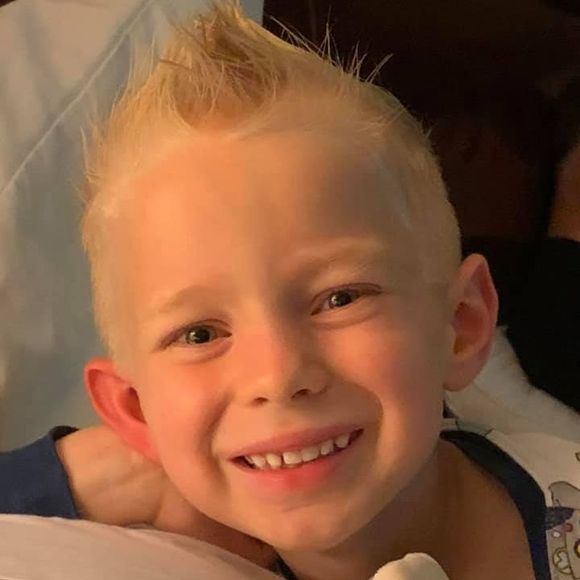 Profile Picture of Lisa Yates (@lchillipepper) on Poshmark