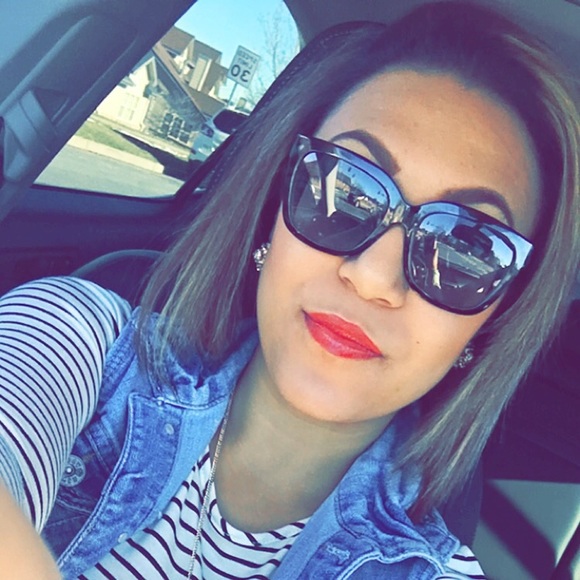Profile Picture of Kayla Swinton (@kayswiss) on Poshmark