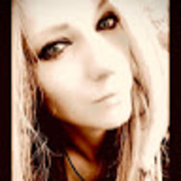 Profile Picture of Kortni Luckadoo (@kortniann1318) on Poshmark