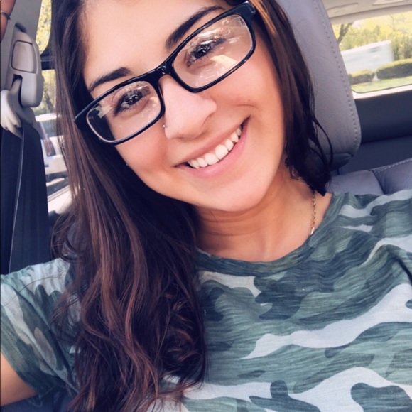 Profile Picture of Danelle Cassarino (@d_cassarino) on Poshmark