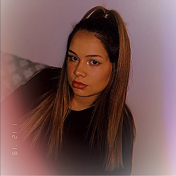Profile Picture of Kendall Sage (@kensahw) on Poshmark