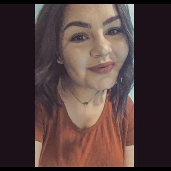 Profile Picture of Elisabeth Gibbs (@emwg) on Poshmark