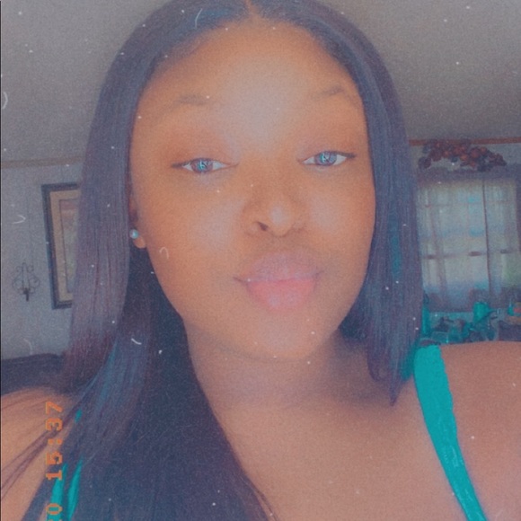 Profile Picture of Ali Brown (@brownali39) on Poshmark