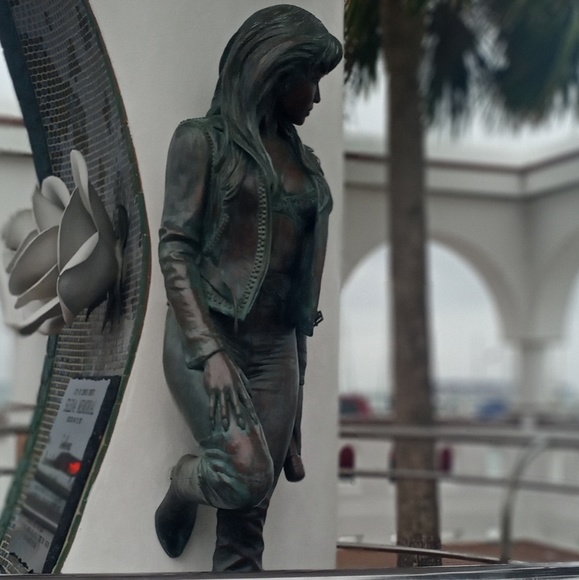 Profile Picture of Yolanda Camarillo (@yolandacamarill) on Poshmark