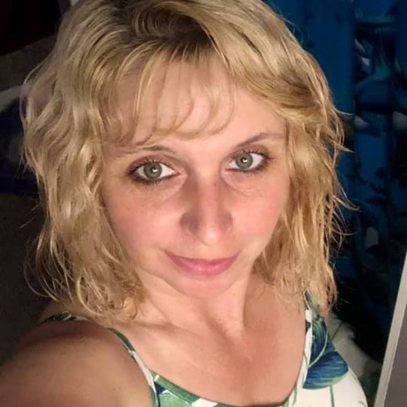 Profile Picture of Mindy Andrews (@mindy42andrews) on Poshmark