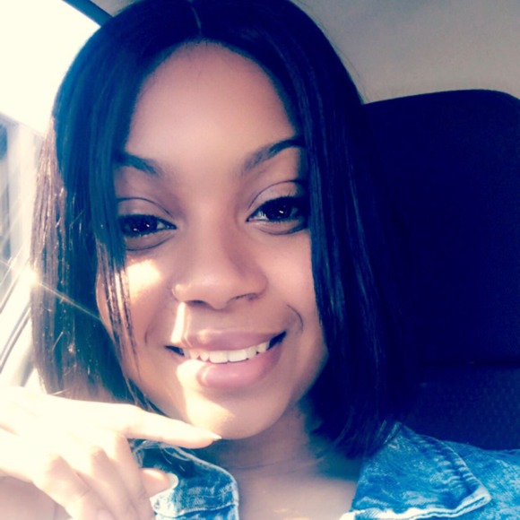 Profile Picture of Rickena Sampson (@rickena_sampson) on Poshmark