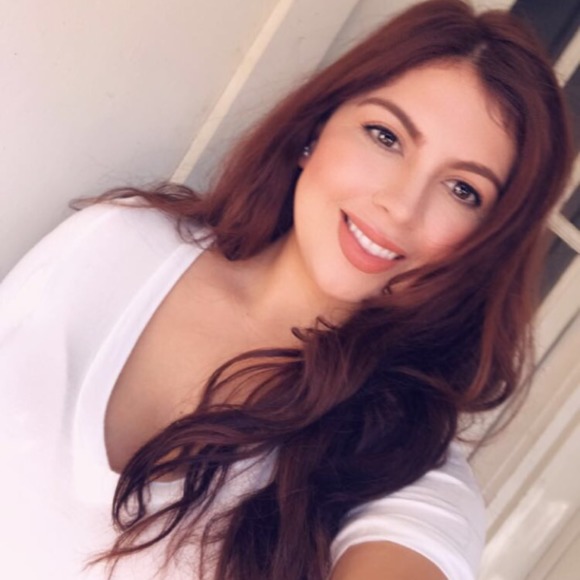 Profile Picture of Yvonne Aldape (@vonaldape) on Poshmark