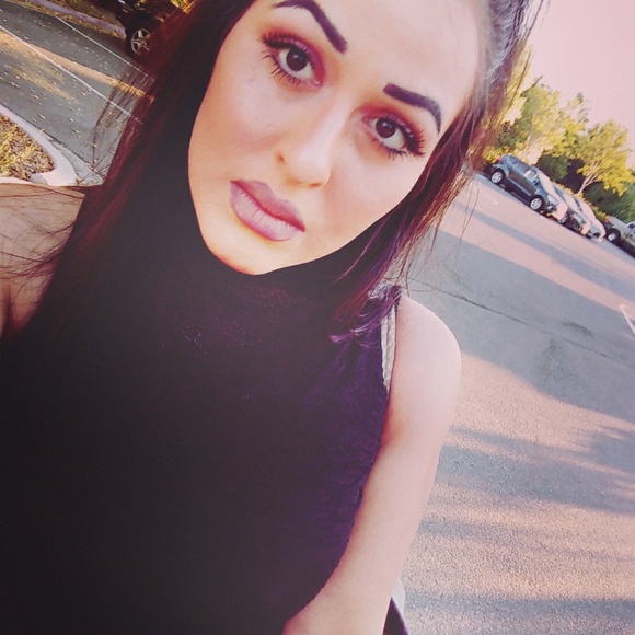 Profile Picture of Chanel Giacobbe (@mrs_giacobbe) on Poshmark