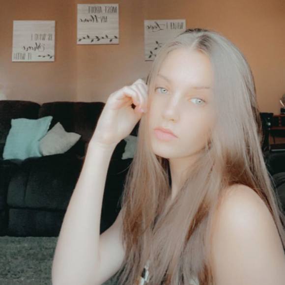 Profile Picture of Haili Trupiano (@hey_lee222) on Poshmark